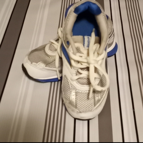 Sneaker Bundle  Nike Air max 200 toddler & Rebok Runner - Picture 12 of 13